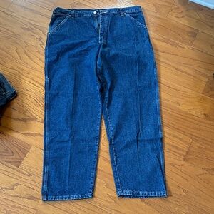 Wrangler Men's Relaxed Fit Jeans in Classic Blue